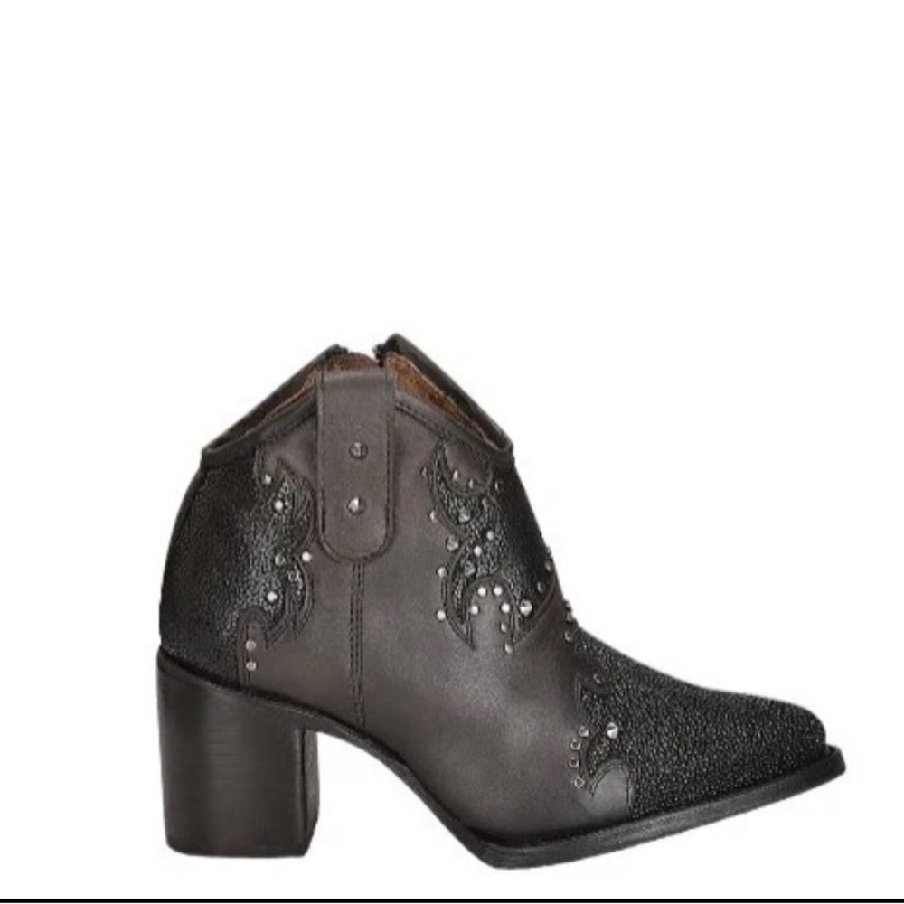 Cuadra Stingray Leather Booties   Size 8
